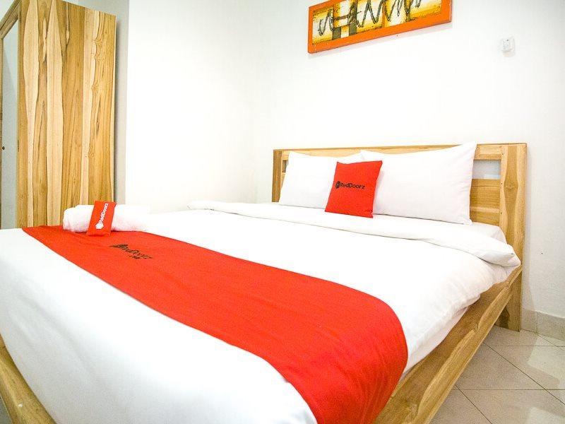 RedDoorz @ Jalan Gatot Subroto Denpasar Hotel Bagian luar foto