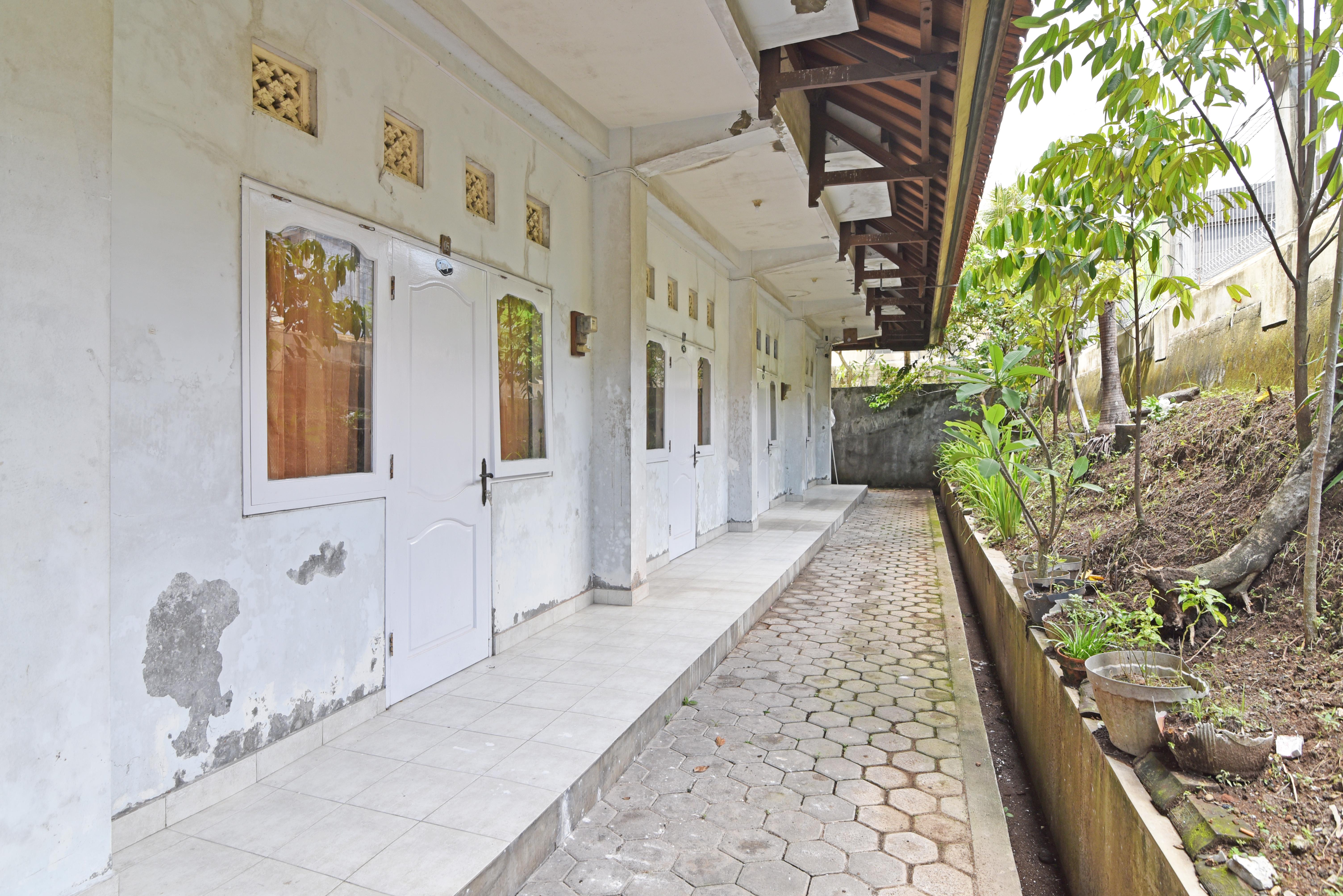 RedDoorz @ Jalan Gatot Subroto Denpasar Hotel Bagian luar foto